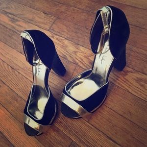 🖤⭐️Black & Gold Heels⭐️🖤